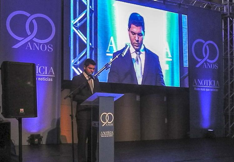 Digital signage advertising machines become a new competitive field