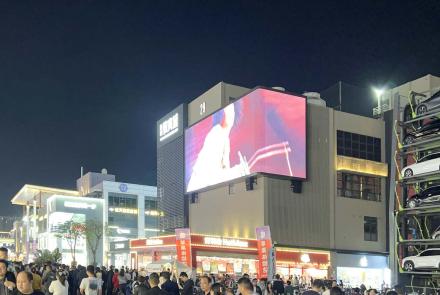 Corner-Outdoor-Commerical-Advertising-LED-Display-for-Retail-Corners-Building