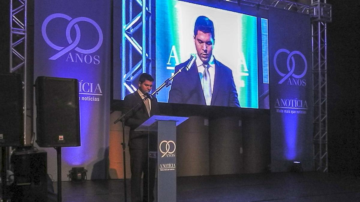 Digital signage advertising machines become a new competitive field